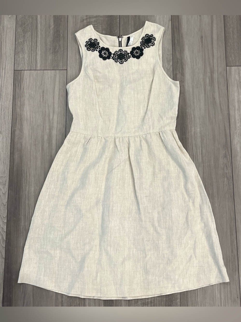 Kensie Cream Sleeveless Dress with Black Lace Applique